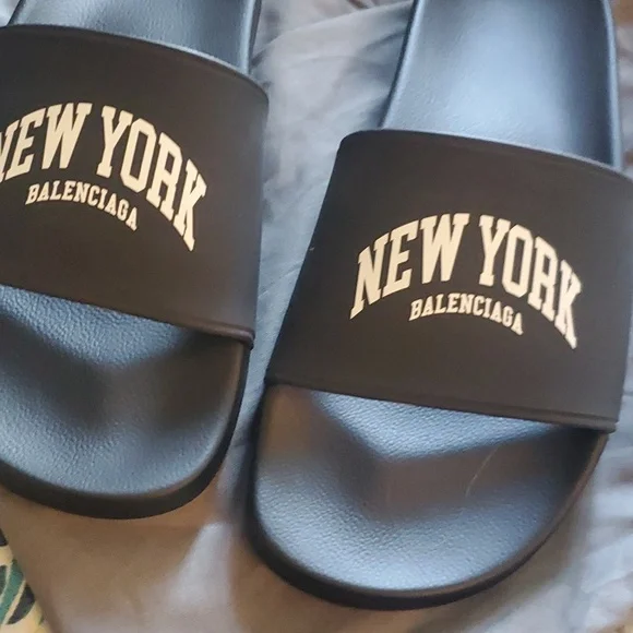 Brand new Balenciaga Black pool slide - Picture 3 of 7